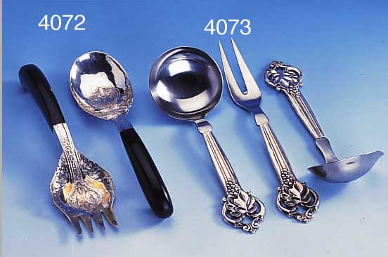 SALATBESTECK, SILBER, SüDOSTASIEN, GEBRAUCHTEILE REICH ZISELIERT UND MIT DURCHBRUCHAR- BEIT, GRIFFE EBENHOLZ GESCHNITZT,