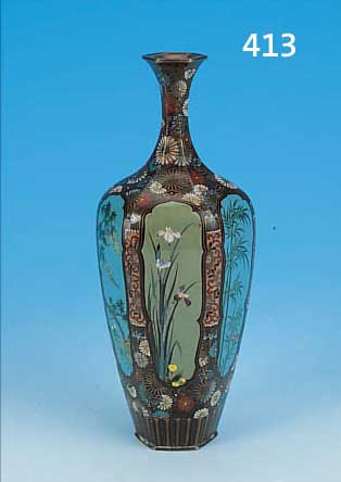 VASE, JAPAN, UM 1895/90, CLOISONNE, SECHSKANTIG, SECHS FELDER, FLORALER DEKOR H. 19 CM