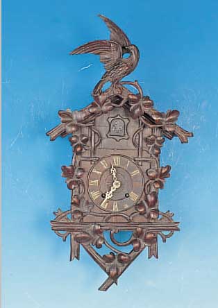 FRüHE KUCKUCKSUHR, FA. BEHA U. C. KLAUSMANN SCHWARZWALD, UM 1890, GESCHNITZTES HOLZGE- HäUSE, HERSTELLER WOHL CARL KLAUSMANN FURTWAN-GEN, ...