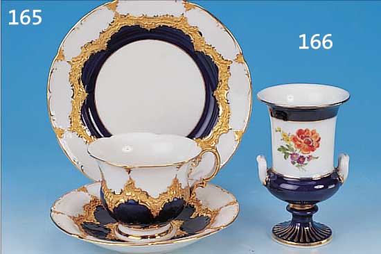 KAFFEEGEDECK, MEISSEN, 60ER JAHRE, PORZELLAN, PARTIELL KOBALTBLAU, D. 20 CM, PARTIELL KOBALTBLAU STAFFIERT, GOLDSTAFFAGE ...