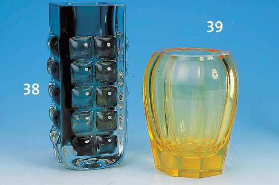 VASE, MOSER, CA. 30ER JAHRE, FARBLOSES GLAS, GELB GEBEIZT, REICH FACETTIERT, H. CA. 16 CM, IM BODEN SIGN.