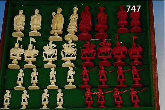 SCHACHSPIEL, CHINA, MACAO, UM 1860/70, , ELFENBEIN GESCHNITZT, KöNIG 10 CM, BAUER 6 CM SEHR AUFWENDIG GESCHNITZT, WEIßER KöNIG STELLTGEORG III ...