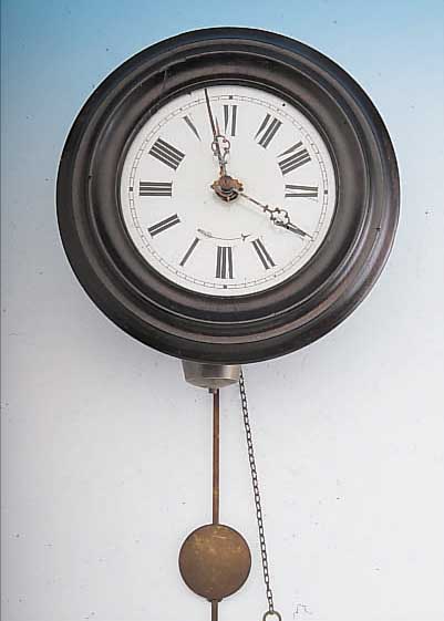 HOLZRAHMENUHR, SCHWARZWALD UM 1880, GLAS- ZIFFERBL. M. WECKFKT., AKUSTIK AUF AUFGES. GLOCKE, 1-TAGEWERK, HOLZPLATINEN, RüCKFüHREN- DEN ...