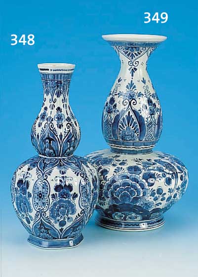 GROßE VASE, DELFT, 20. JH., STEINGUT,BLAUE BLUMENBEMALUNG, H. 35 CM