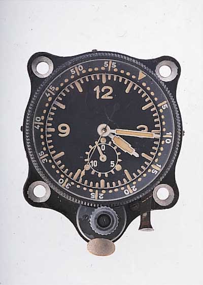 JUNGHANS BORDCHRONOGRAPH, REF.-NR. 871032, DEUTSCHLAND UM 1938, ALUMINIUM, 30-MIN.-STOPP-ZäHLER, LüNETTE M. 60ER TEILUNG BEIDS. DREHB.,BODEN M. ...