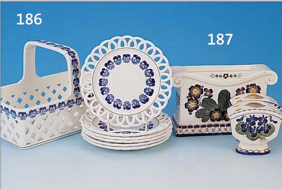 OBSTSET, WäCHTERSBACH, UM 1905/10, STEINGUT, D.18 CM, BZW. 18 X 26 CM, BEST. AUS KORB, DIESER MEHR-, FACH ...