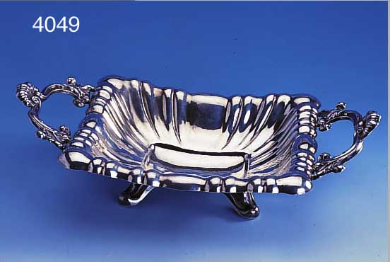ANBIETSCHALE, DEUTSCH UM 1860, 13-LöTIGES SIL-BER, BAROCKSTIL, TREIBARBEIT, MIT 2 HENKELNUND 4 FüßEN, MEISTERMARKE UNGED., CA. 35 X 19X 7.5 CM, ...