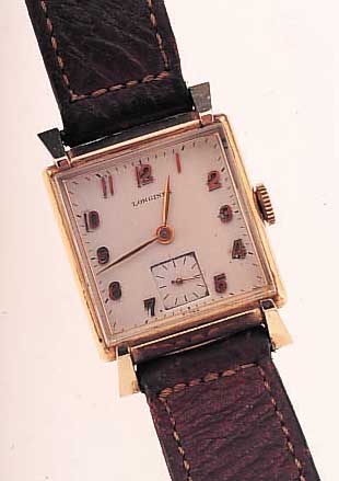 LONGINES HERRENARMBANDUHR, SCHWEIZ/USA UM 1952, GG-FILLED, BODEN GEDR., KONKAVGL., VERS.ORIG.-BLATT M. SELTENEN GESCHRäGTEN STD.-ZEI- CHEN, KL. ...