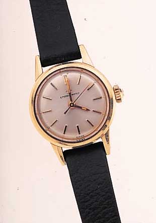 ETERNA MATIC DAMENARMBANDUHR, SCHWEIZ UM 1962, EDELST., BODEN GESCHR., MASSIV GG-LüNET-TE, STARKE GG-SCHULTERN, LEDERB. NEU, VERS. BLATT, KAL. ...