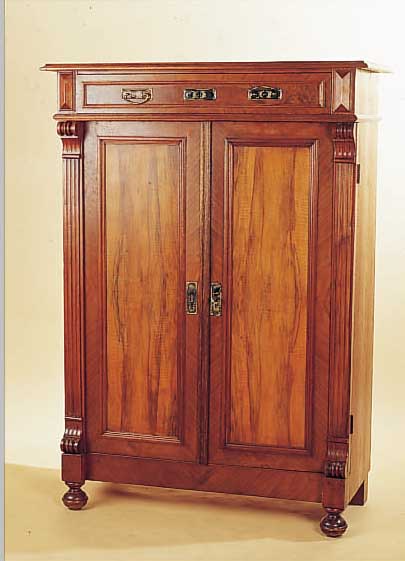 VERTIKO, GRüNDERZEIT, UM 1890, NUßBAUMFURNIER, DREI BöDEN SPäTER, PLATTE ERGäNZT, 137 X 87 X 45 CM