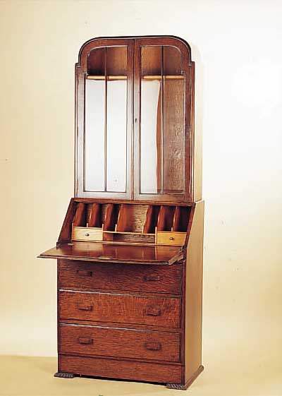 AUFSATZSEKRETäR, ENGLAND, 20ER JAHRE, EICHE, OBERTEIL VERGLAST, INNENEINRICHTUNG, ALTERS- UND GEBRAUCHSSCHäDEN, 192 X 74 X 46 CM
