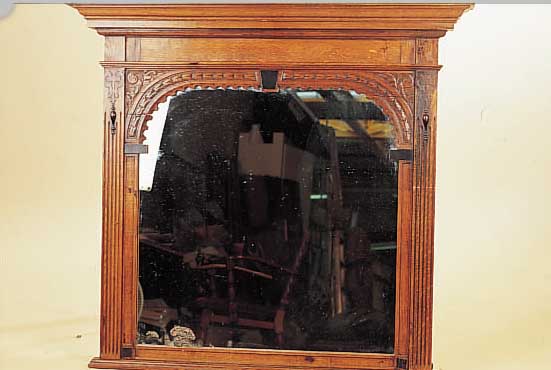 SPIEGEL, FRIESLAND, UM 1900, EICHE MASSIV MIT BLATTDEKOR, GESCHNITZT, ALTERSSCHäDEN 98 X 104 CM