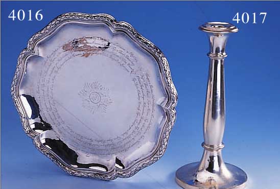 KERZENLEUCHTER, 13LöTIGES SILBER, WIEN UM 1831, MEISTERMARKE IG UNGED., SCHLICHTE FORM MIT GERIEFTEN BäNDERN, ZAPONLACKSCHICHT SEK. ...