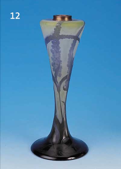 LAMPENFUß, GALLé, STERNZEIT, UM 1904/05, SIGN., FARBL. GLAS, MEHRFACH üBERFANGEN, GE- SCHNITTEN, GESCHLIFFEN U. GEäTZT, FLORALER DE-KOR, ...