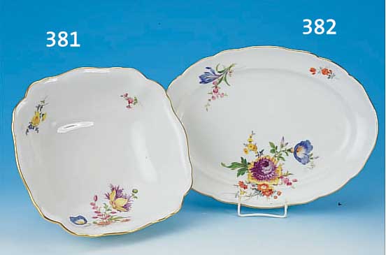 OVALE PLATTE, MEISSEN, 30ER J., PORZELLAN, SCHöNE BEMALUNG, DEKOR BLUME 4, GROSSES BUNTESBOUQUET U. ZWEI KLEINE, GOLDRAND, D. 35,5 CM