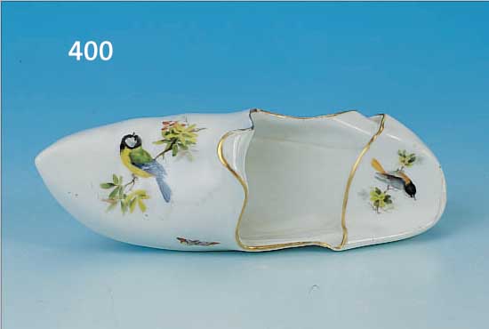 GLüCKSSCHUH, MEISSEN, 1. WAHL, UM 1880, PORZELLAN, FEINE BUNTE BEMALUNG, AUSSERGE- WöHNLICHER DEKOR VON SINGVöGELN IN GEZWEIG U. INSEKTEN, ...