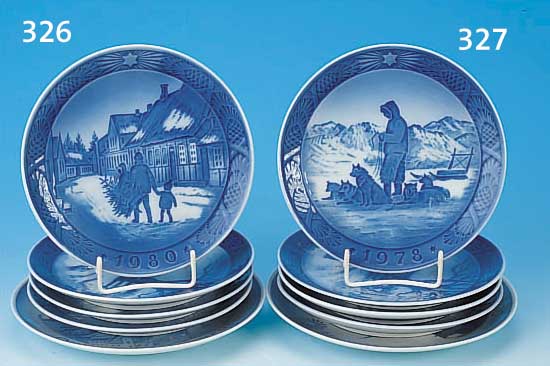 FÜNF TELLER, ROYAL KOPENHAGEN, 1971/1975/1978/1980 UND 1972, 4 X WEIHNACHTSTELLER, 1 X OLYMPIADE, D. 20 CM ...