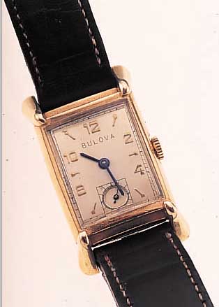 BULOVA HERRENARMBANDUHR, USA UM 1952, GG-FILLED, AUFW. RECT.-FORM, BODEN GEDR., VERS. BLATT, KL. SEK. VERT., FORMANKERW., 21 ST., ...