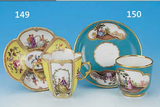 TASSE MIT UNTERTASSE, PARIS, UM 1820, POR- ZELLAN, BOYER, RUE DE FEUILLES, TüRKISFARB. FOND, DREI KARTUSCHEN MIT ROMANTISCHEN SZENEN IM PARK, ...