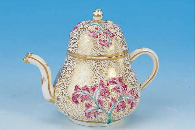MOKKAKäNNCHEN, MEISSEN, UM 1720, PORZELLAN, REICHE FILIGRANE GOLDSTAFFAGE, APPLIZIERTER PLAST. BLUMENDEKOR, BUNT BEMALT, SELTEN, ...