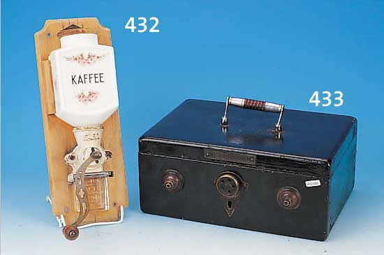 KOFFER-SAFE, FOKYO KOZUMI KINKO BANK, UM 1920, MIT KLINGEL, EISEN SCHWARZ GELACKT, ZWEI ZAHLENSCHLöSSER, CA. 16 X 36 X 24 CM, OHNE SCHLüSSEL, ...