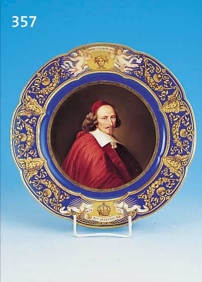 TELLER, SEVRES, UM 1850, PORZELLAN, RüCKSEITIG BEZ. JULES MAZARIN,D.24 CM, FEINE BEMALUNG, AM RAND RESTAURIERT AUßERHALB ...