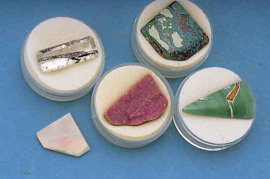 EDELSTEINSAMMLUNG ZUS. 700.00 CT, 24 STCK.,DARUNTER OPAL, TURMALIN, QUARZE, TüRKIS, CRYSOPAL, CALSIT ETC.