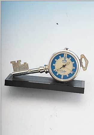 SLAVA/OLYMPIA TISCHWECKER, SOWJETUNION, IN FORM EINES SCHLüSSELS, AUF BAD MOSKWA, UM 1976, KAL. 5671, SCHWEIZER ANKERGANG, 11 ST., GEH- U. ...