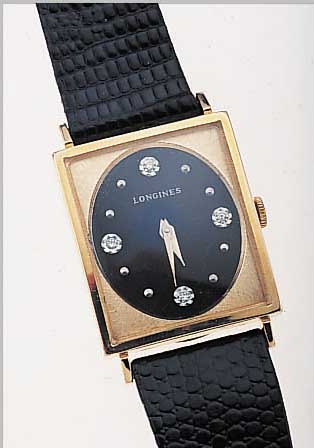 LONGINES HERRENARMBANDUHR, SCHWEIZ/USA UM 1962, GG-FILLED, LüNETTE OVAL NACH INNEN GEZ.,BODEN GEDR., BLATT REST., 1/4 STD.-ZEICHEN M. IN WG GEF. ...