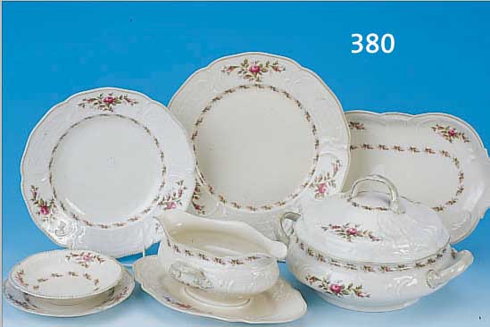 SPEISESERIVE, ROSENTHAL, 1946/49, PORZELLAN,MODELL SANSSOUCI, DEKOR, 10 ROSEN, BEST. AUS EINER SCHüSSEL MIT DECKEL, SAUCIERE, KL. VIERPASSIGE ...