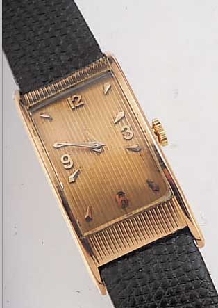 SIGMA HERRENARMBANDUHR, REF.-NR. 3125, SCHWEIZ UM 1938, ROSE-G. 750/000, GEZ. RECT.- FORM, IN SICH GEW., BODEN GEDR., BOMB. MINE- RALGL., ...