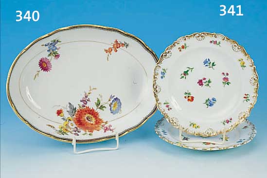 OVALE SCHALE, MEISSEN, UM 1890, PORZELLAN, L. 27 CM, MIT BLUMENBOUQUETDEKOR UND KL. KOBALTBLAUEM RAND, GOLDSTAFFAGE