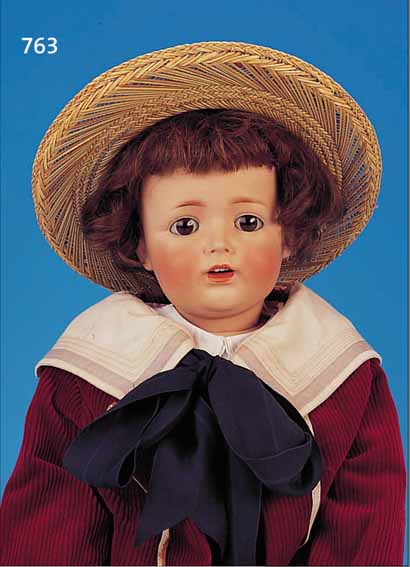 PORZELLANKOPFPUPPE, KESTNER JDK 260, UM 1914/ 15, FEINE, AUSDRUCKSVOLLE BEMALUNG, FESTE ZUNGE, MODELLIERT OFFENER MUND, VIER ZäHNCHEN OBEN, ...