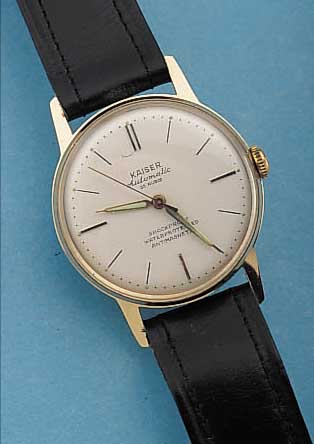 KAISER HERRENARMBANDUHR AUTOMATIK, DEUTSCH- LAND UM 1958, METALL HARTVERG., EDELST.-BODEN GEDR., BLATT VERS., ZENTRALROTOR, 25 ST., KAL. 20, ...
