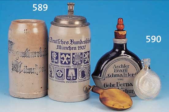 KONVOLUT 3 SCHNUPFTABAKFLASCHEN, DEUTSCH, 1 X UM 1890, FARBLOSES IN SICH GEDREHTES GLAS,H. CA. 10 CM, 1 X STEINZEUG, MIT BLAUER ...