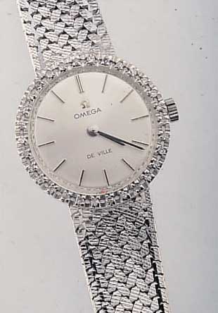 OMEGA DAMENSCHMUCKBANDUHR, SCHWEIZ UM 1969, NEUTR. WG 750/000-GEH. RHOD., INCL. BAND, RUNDANKERW., 17 ST., VERG., HANDAUFZUGKAL. 620, ...