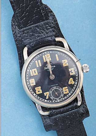 HELVETIA FLIEGERARMBANDUHR, SCHWEIZ UM 1935,METALL VERCHR., BER., SCHARNIERBODEN, SCHAR- NIERCUV., GLASR. GEDR., ORIG.-BLATT U. ZEIGER LEUCHTFARBE ...