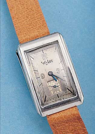 WYLER HERRENARMBANDUHR AUTOMATIK, SCHWEIZ UM 1934, EDELST., RECT., BEWEGL. BODEN, AUS- NUTZUNG DES VERäNDERTEN ARMUMFANGES üBER ...