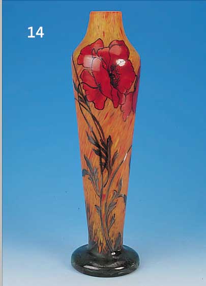 VASE, FRANKREICH, SIGN. LEGRAS, UM 1930, SCHICHTGLAS MIT ORANGEROTEN UND GRüNEN EINSCHMELZUNGEN, BUNTE EMAILMALEREI VON ...