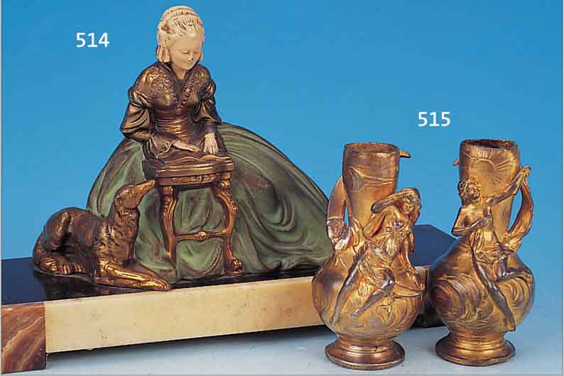 VASENPAAR, FRANKREICH, UM 1900, ZINN, RESTE ALTER VERGOLDUNG, MIT VOLLPLASTISCHEN FRAUENFIGUREN, LEICHT ...