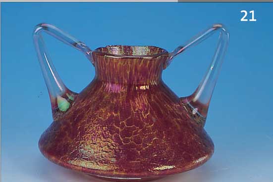 DOPPELHENKELVASE, LöTZ, ENTWURF MARIE KIRCHNERSCHICHTGLAS MIT ROTEN UND GELBEN EINSCHMEL- ZUNGEN, LüSTIERT, H. CA. 16 CM