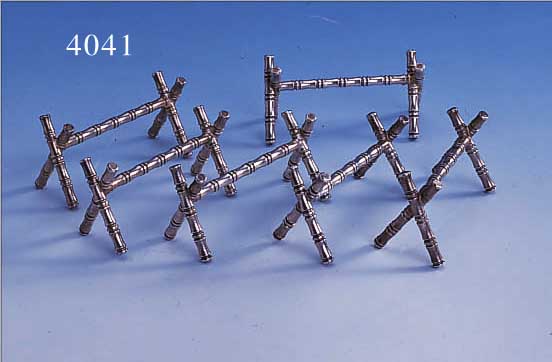 17 MESSERBäNKCHEN, FRANKREICH UM 1900, METALL VERSILBERT, BAMBUSDEKOR, L. CA. 7 CM, JAPONISIERENDER JUGENDSTIL