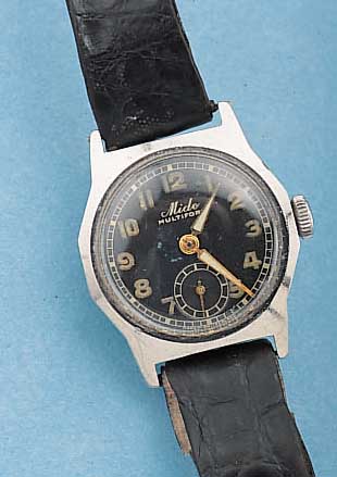 KONVOLUT: 2 MIDO HERRENARMBANDUHREN, GEFERT.NACH VERSCH. KONZEPTEN, 1X DATOMETER, HAMMER- AUTOMATIK, EDELST.-BODEN GESCHR., GOLDLüNETTE,STARKE ...