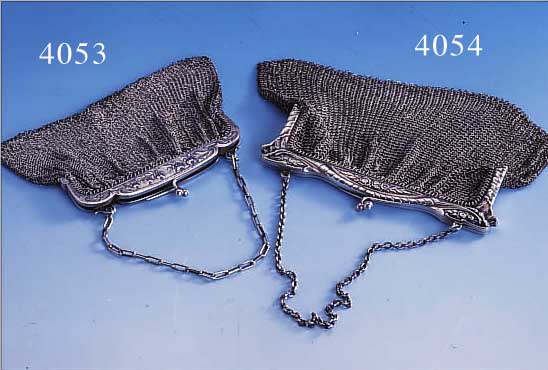 ABENDTASCHE, FRANKREICH UM 1900, 800ER SILBER, BüGEL MIT FUCHSIENDARSTELLUNG, 12 X 11 CM