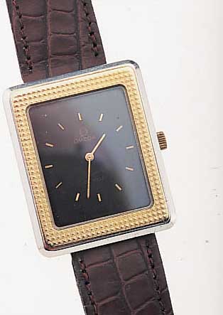 OMEGA HERRENARMBANDUHR DE VILLE, EDELST., LüNETTE M. GG-EINLAGE MATT., AUF GEDR. BODEN GOLDSYMB. DE VILLE, BLATT FL., AUFGEL. GOLD- ...