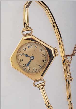 FLORE DAMENGOLDBANDUHR, SCHWEIZ UM 1930, GG 585/000, CARREE-COUPE-FORM üBER ECK, BODEN U. GLASR. SCHARNIER, VERG. BLATT, GEBL. ORIG.-ZEIGER, ...