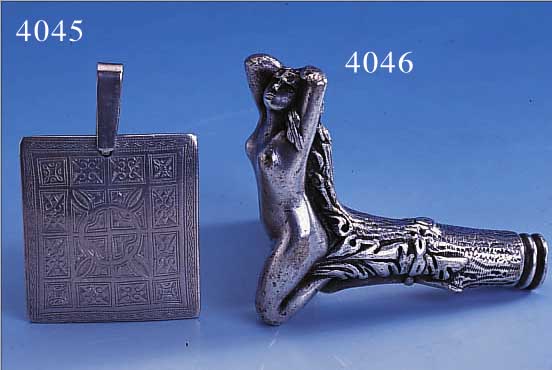 SCHIRMGRIFF, DEUTSCH UM 1900, METALL VERSILBERT, IN FORM EINES FRAUENAKTES ANGE- KETTET, EROTIKA, BERIEBEN, SAMMELWüRDIG