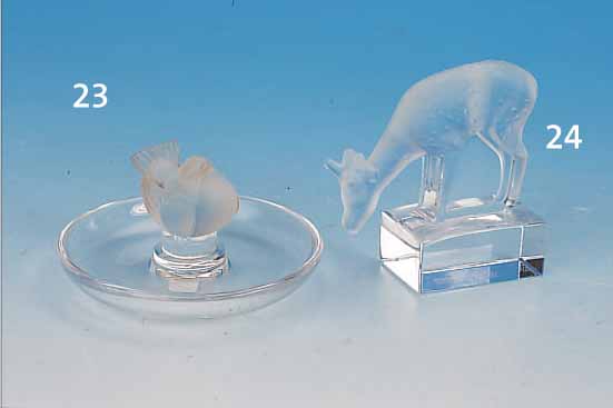 SKULPTUR, SIGN. LALIQUE FRANCE, äSENDES REH, FARBLOSES GLAS, TEILMATTIERT, H. CA. 8 CM