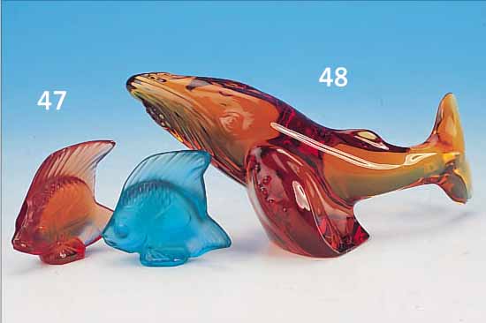 ZWEI GLASFIGUREN, SIGN. LALIQUE FRANCE, MITTE 20. JH., BRAUES BZW. BLAUES GLAS, FISCHE, H. JE CA. 5 CM