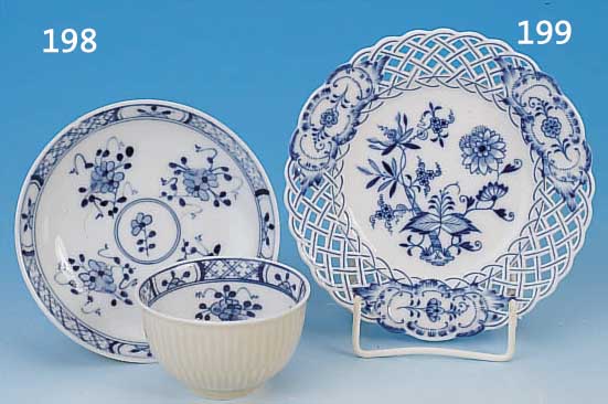 ZIERTELLERCHEN, MEISSEN, UM 1890, PORZELLAN,RAND IN DURCHBRUCHARBEIT, BLAUES ZWIEBEL- MUSTER, D. CA. 15 CM